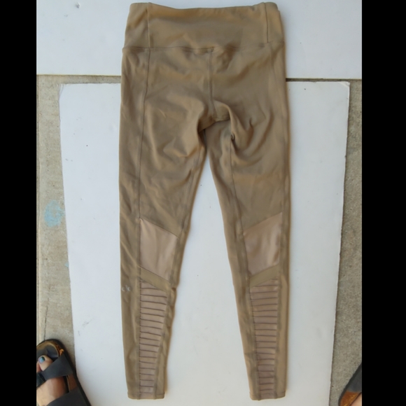 Alo Yoga womens Moro leggings Gravel/ Glossy - Picture 2 of 5